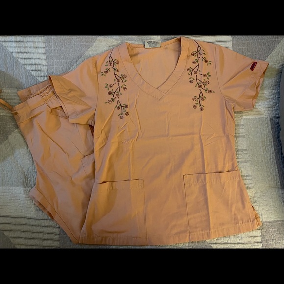 Reina Scrub Set - Picture 2 of 7